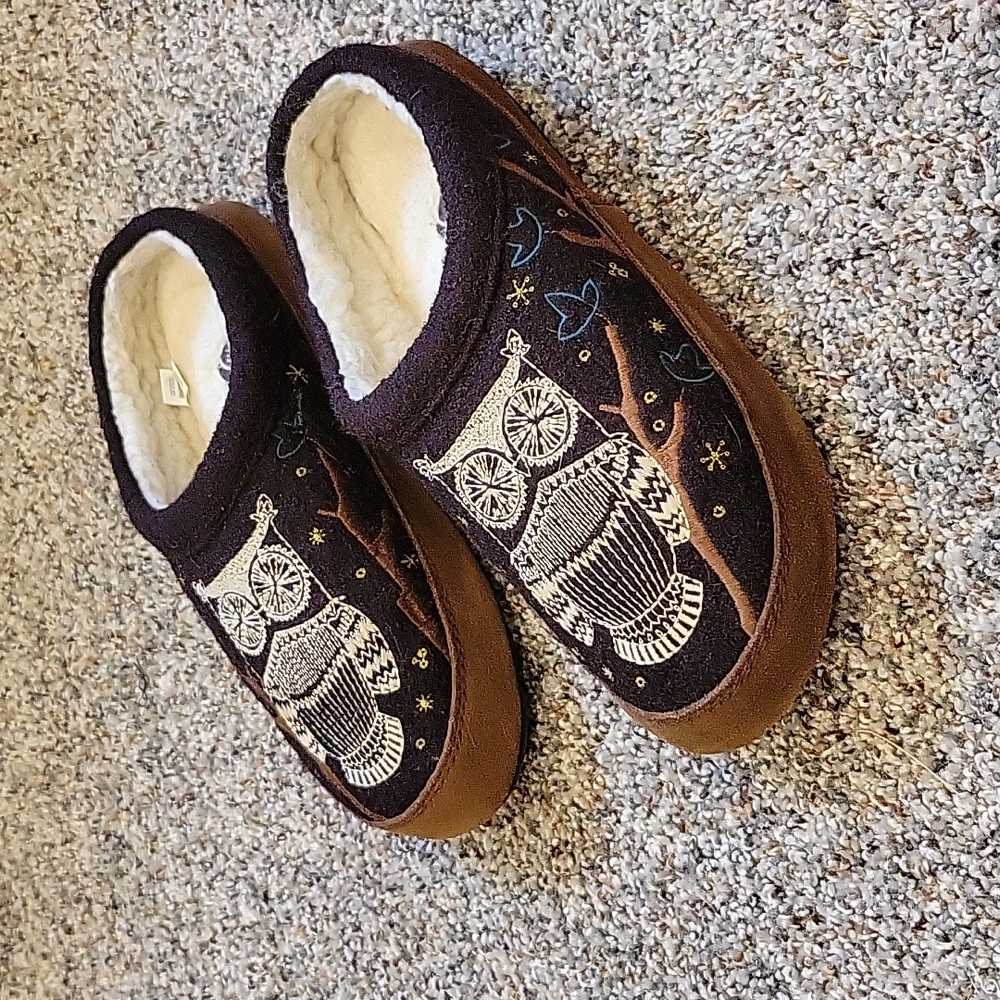 Acorn-Slip on Outer Wool Slippers with Owl Motif-Womans Size 6.5-7.5